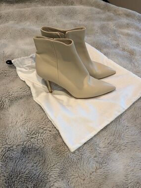 L'AGENCE Cream Pointed-Toe Ankle Booties with Gold Heel